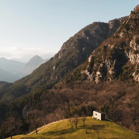 Rallentare tra i colori della valle dell'Arzino 豪华帐篷 *